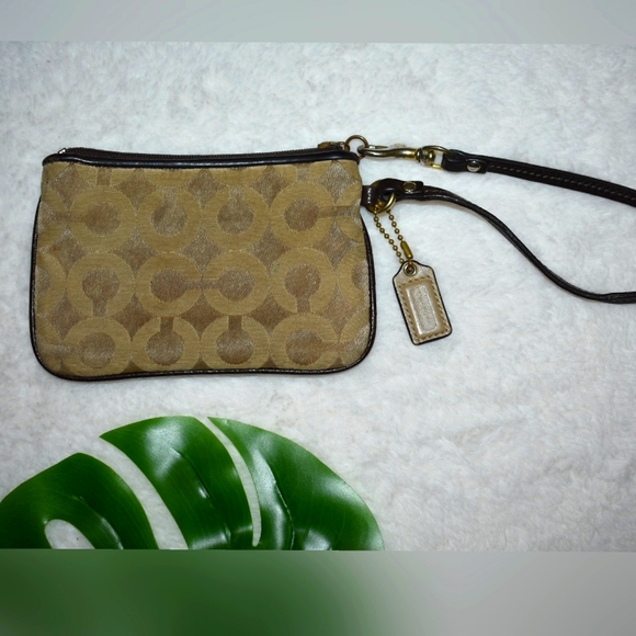 Classic Vintage  Coach Wristlet - Picture 6 of 7